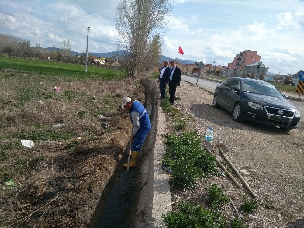 Hisarcık’ta Sulama Kanalı Temizliği