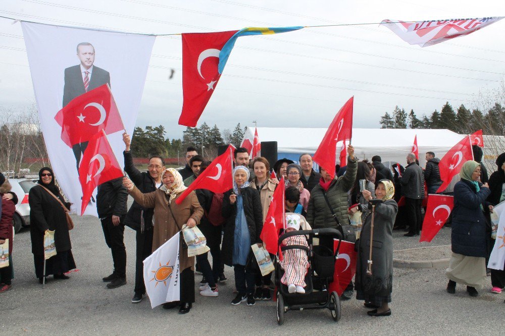 İsveç’te Türk Seçmenler, Referandum İçin Sandık Başında