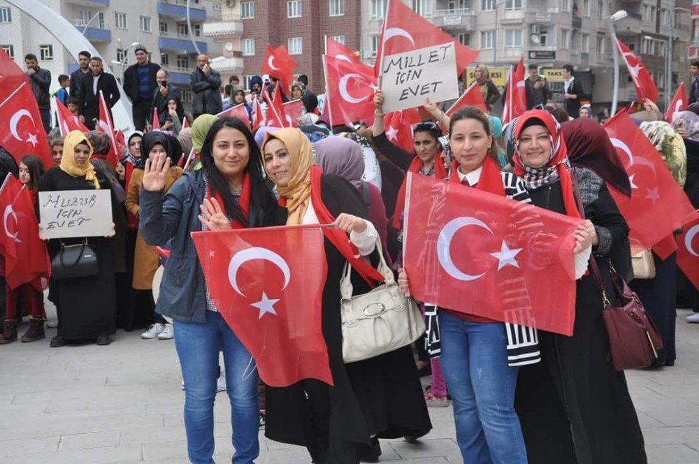 Siirt’te ’Evet’ Yürüyüşü Düzenlendi