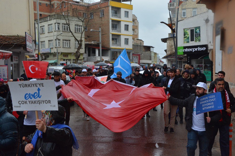 Sinop’ta Yağmur Altında “Evet” Yürüyüşü