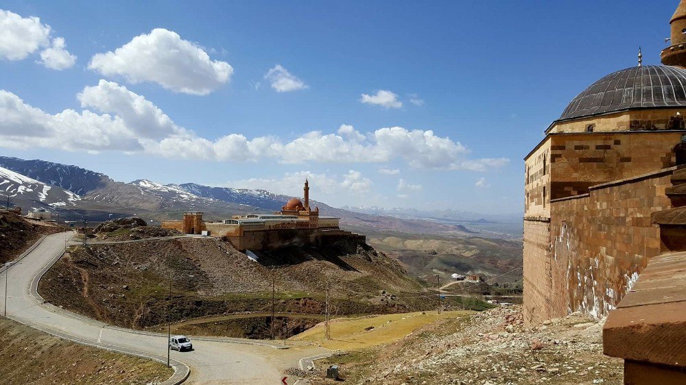 Tarihi İshakpaşa Sarayı Ziyaretçilerini Bekliyor