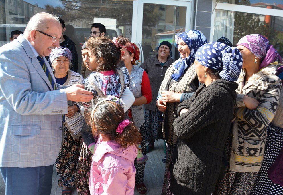 Başkan Albayrak, Saray Romanlar Derneği’ni Ziyaret Etti