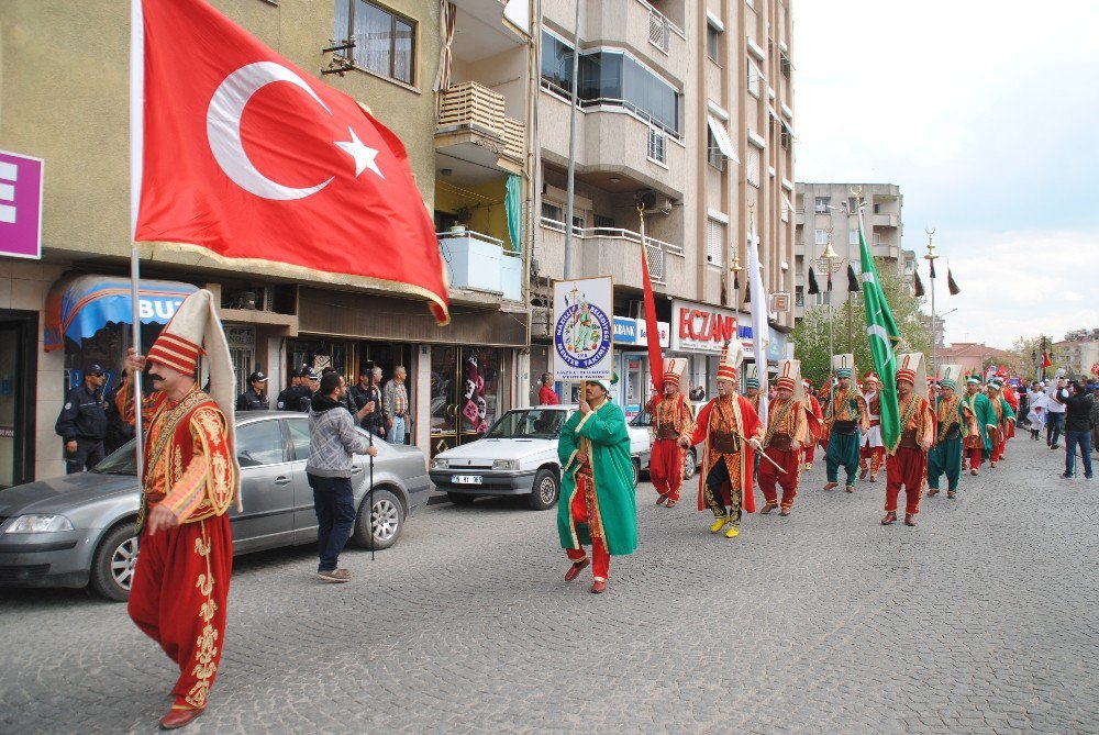 Tügva’dan Aydın’da Mehterli ’Evet’ Yürüyüşü