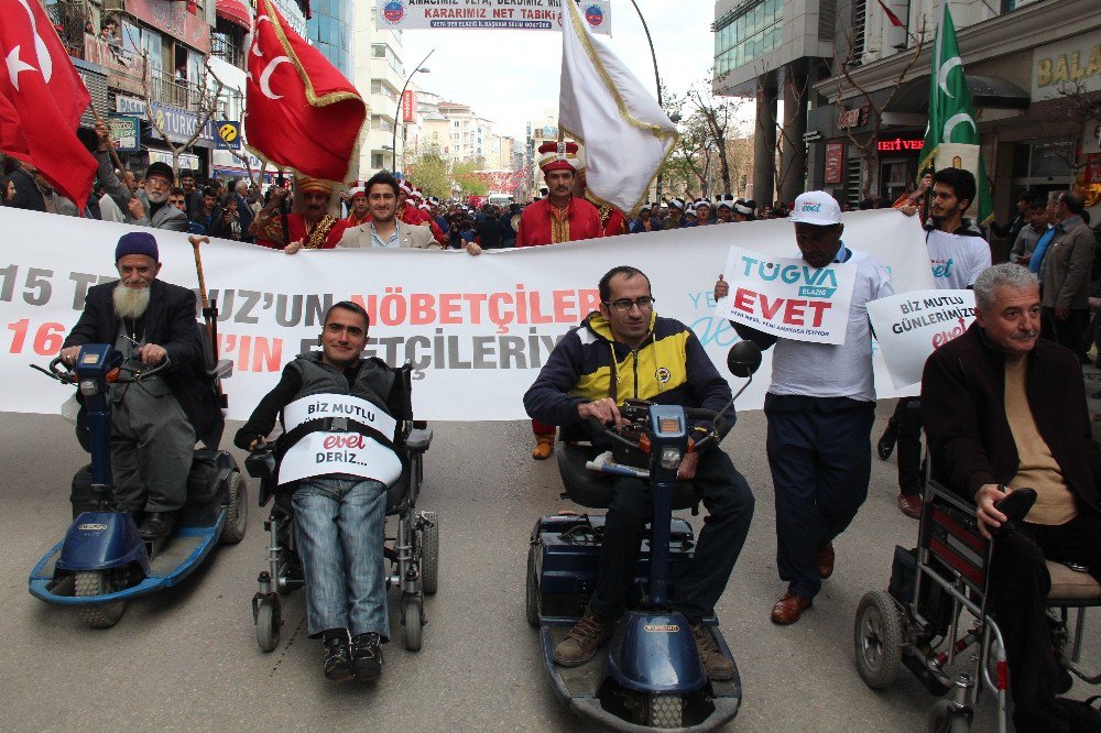 Elazığ’da ‘Türkiye İçin Evet’ Yürüyüşü