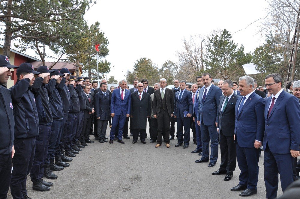 Bakan Arslan Kesimhanenin Temelini Attı