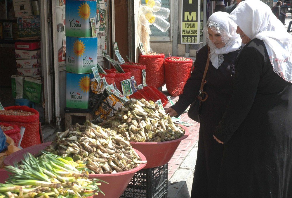 Van’da Çiriş Ve Kenger Tezgâhlardaki Yerini Aldı