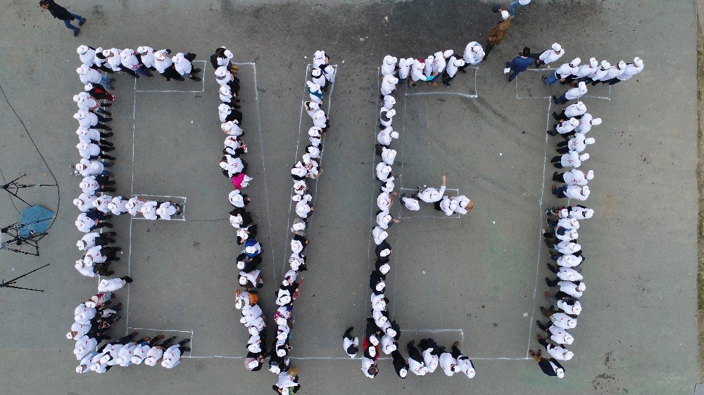 300 Gazi Ve Şehit Yakını İnsan Zinciri Oluşturarak ‘Evet’ Yazdı