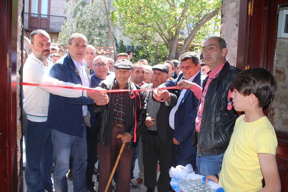 Ayvalık’ta Deveciler Lokali Törenle Açıldı