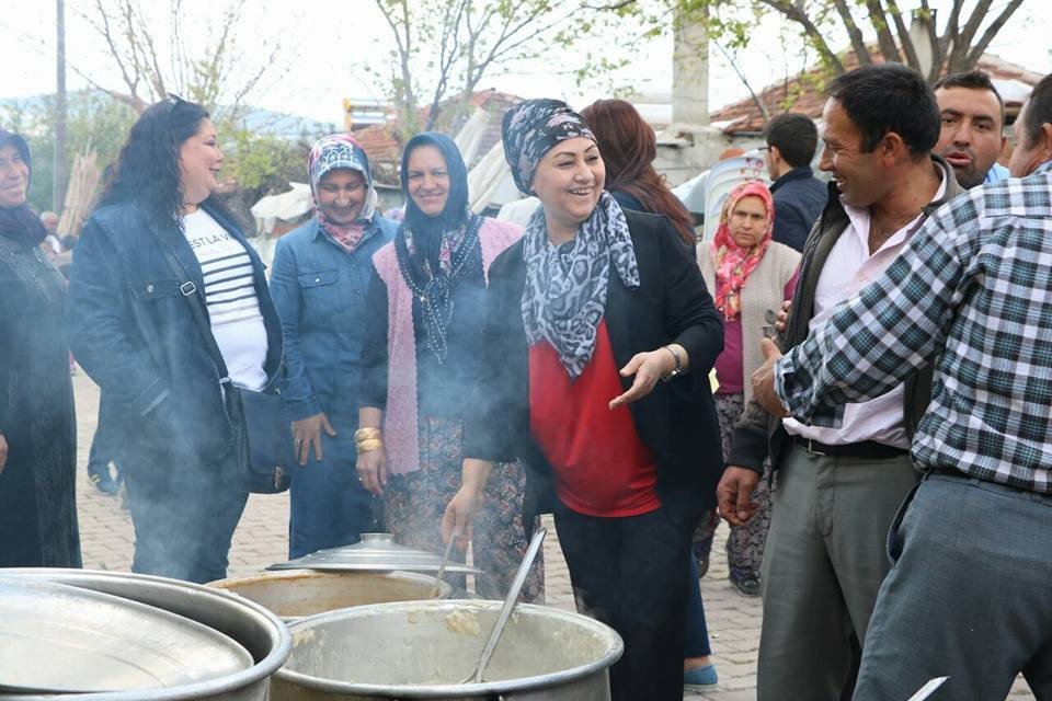 Ak Partili Kadınlardan Selendi’de 16 Nisan Çalışması