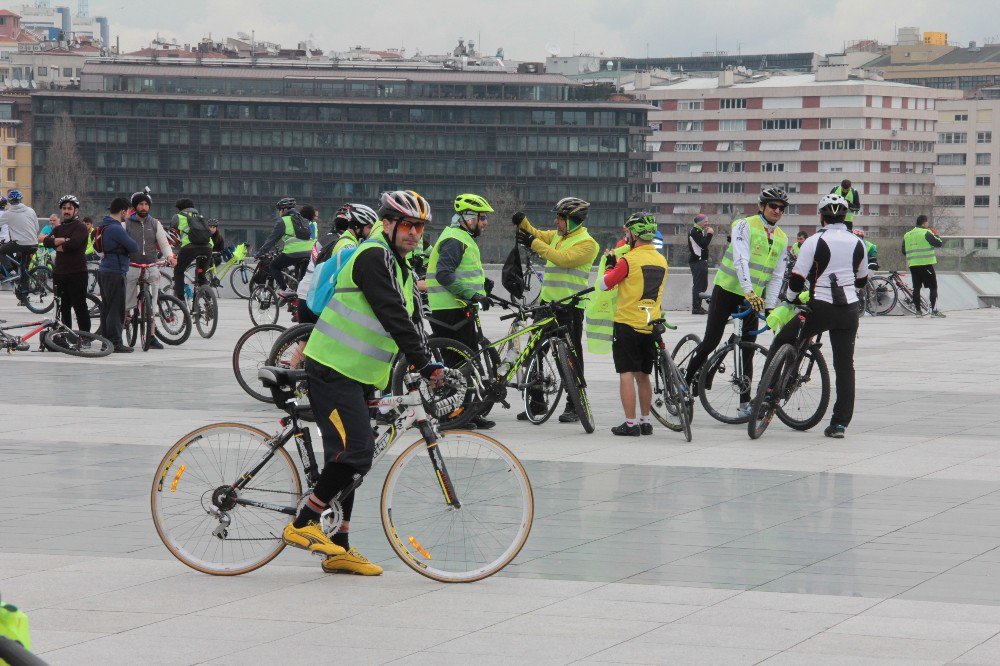 Kalp Sağlığına Dikkat Çekmek İçin Pedal Çevirdiler