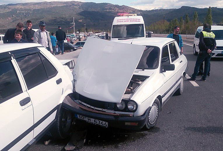 Havran’da Trafik Kazası: 3 Yaralı