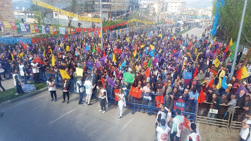 Bursa’da Az Katılımlı Hdp Mitinginde Dikkat Çeken Güvenlik Önlemi