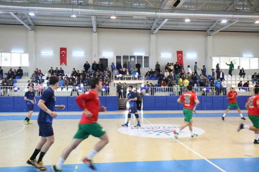 Adıyaman Belediyespor Hentbol Takımı: 42-26 :İzmir Karşıyaka Belediyesi Hentbol Takımı