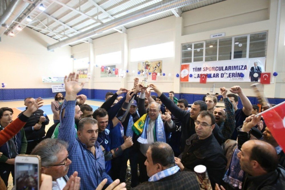 Adıyaman Belediyespor Hentbol Takımı: 42-26 :İzmir Karşıyaka Belediyesi Hentbol Takımı