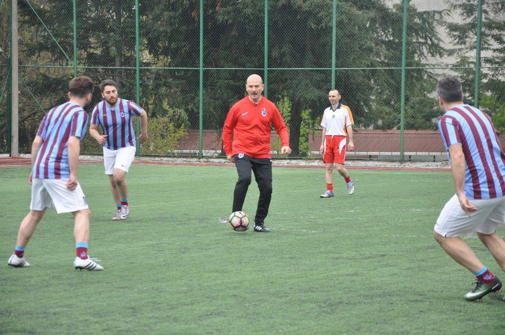 Bakan Soylu Trabzon’da Polisler Ve Basın Mensupları İle Halı Saha Maçı Yaptı