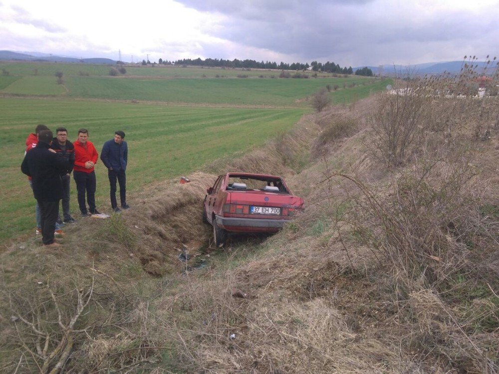 Kastamonu’da İki Otomobil Çarpıştı: 3 Yaralı