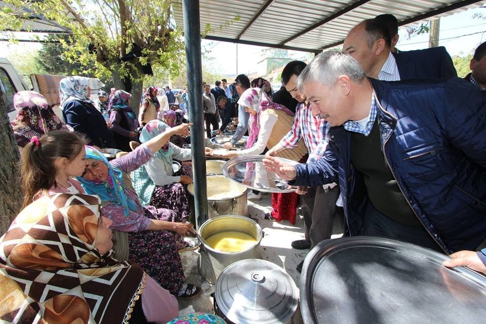 Çaltepe’de 4 Bin Kişilik Hayır Yemeği