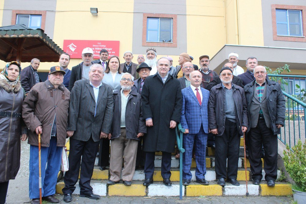 Bakan Faruk Özlü, Huzurevi Sakinleri İle Kahvaltı Yaptı