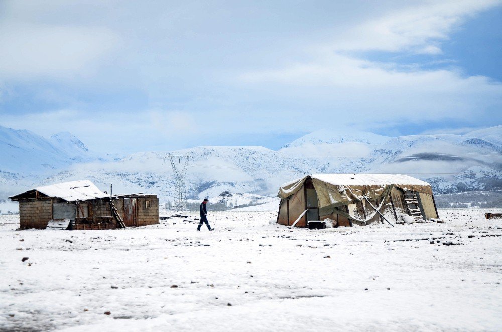 Tunceli’nin Ovacık İlçesinde Kar Sürprizi