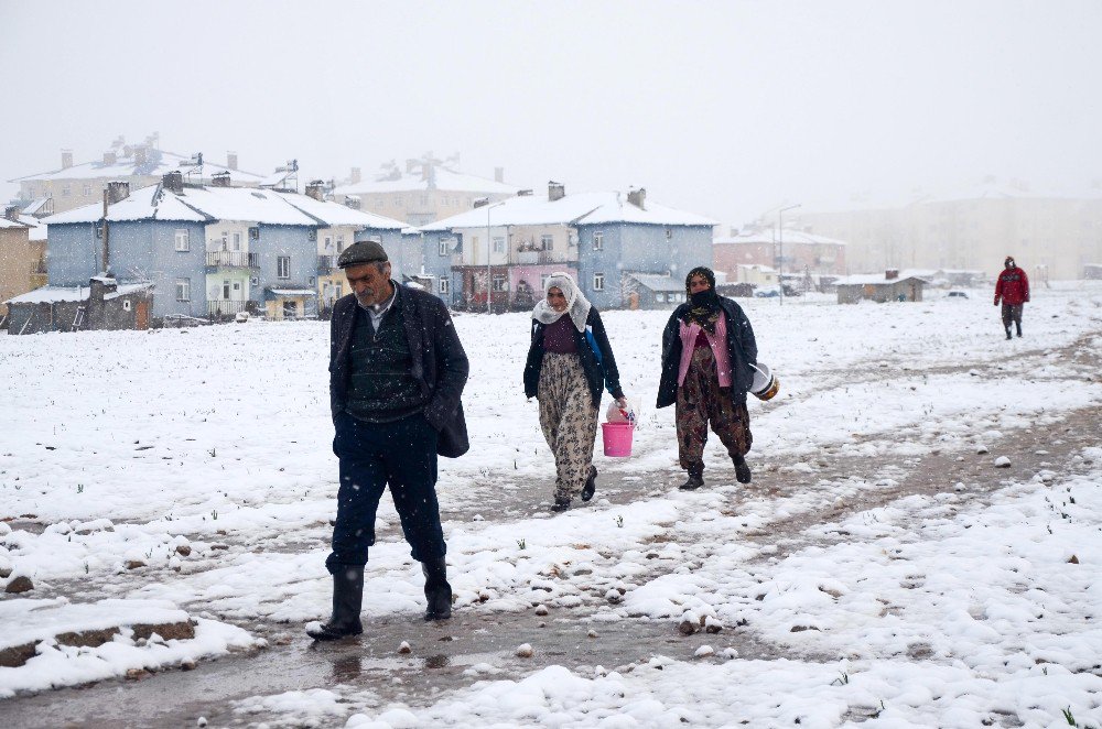 Tunceli’nin Ovacık İlçesinde Kar Sürprizi