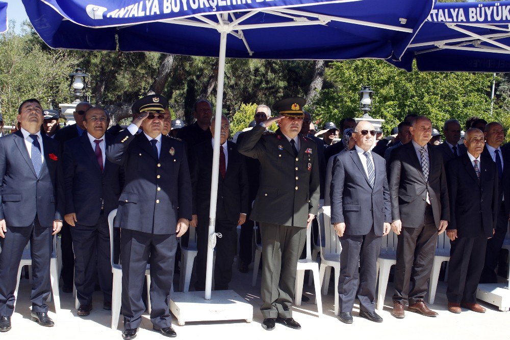 Antalya’da Polis Şehitliğinde Anma Töreni