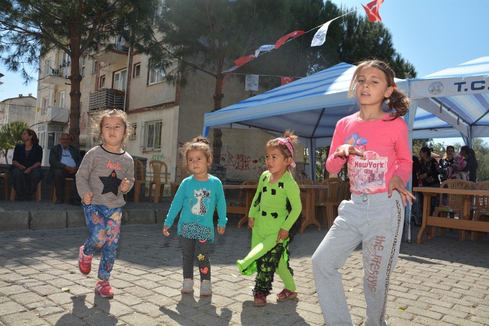 Romanlar Gününde Başkan Özakcan’a Sevgi Seli