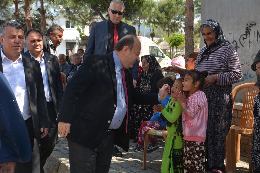 Romanlar Gününde Başkan Özakcan’a Sevgi Seli