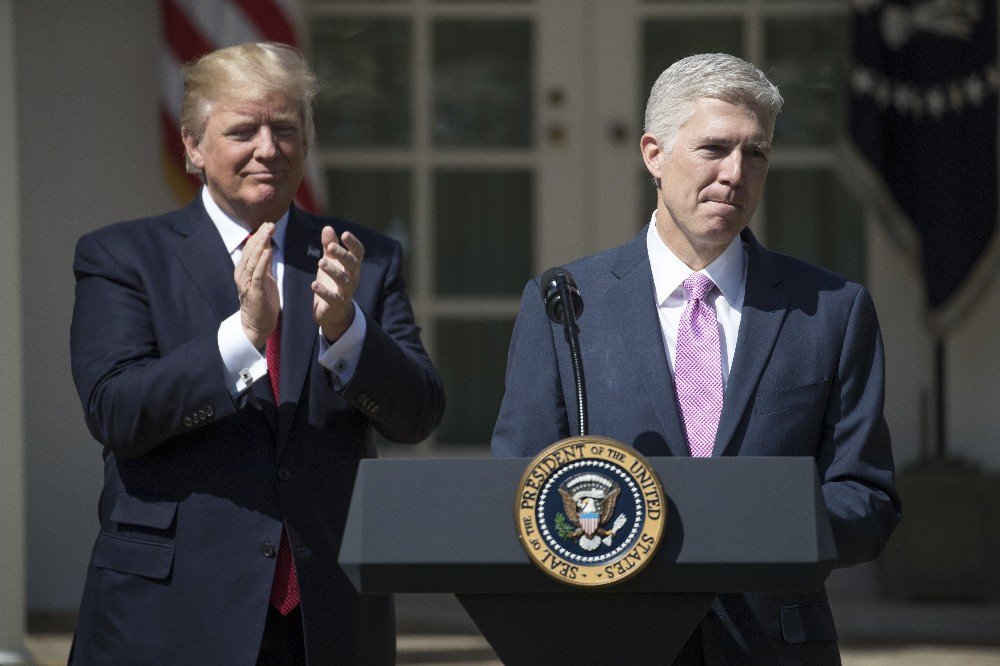 Trump’ın Adayı Gorsuch Yemin Etti