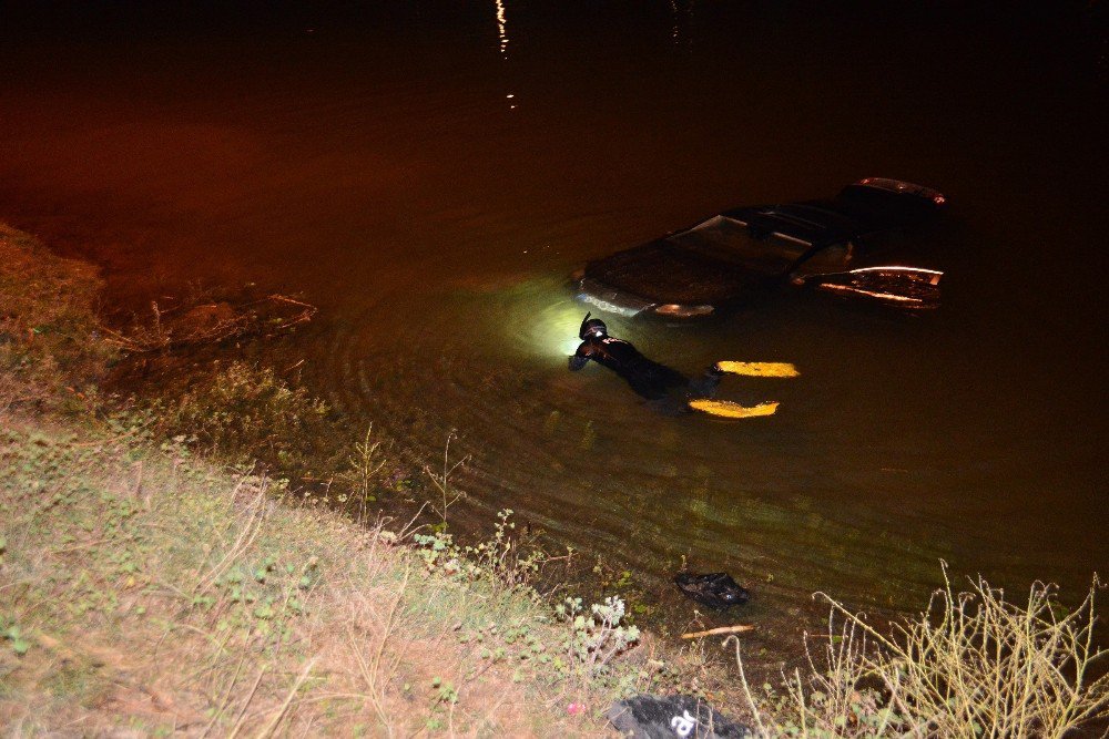 Hırsız Çaldığı Otomobille Göle Uçtu