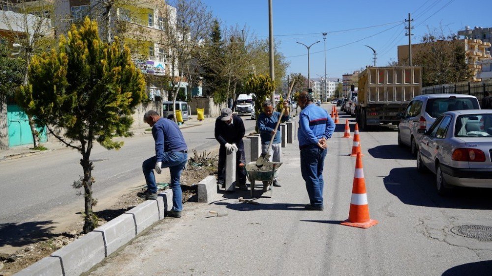 2. Çevre Yolunda Refüj Düzenleme Çalışması Yapılıyor