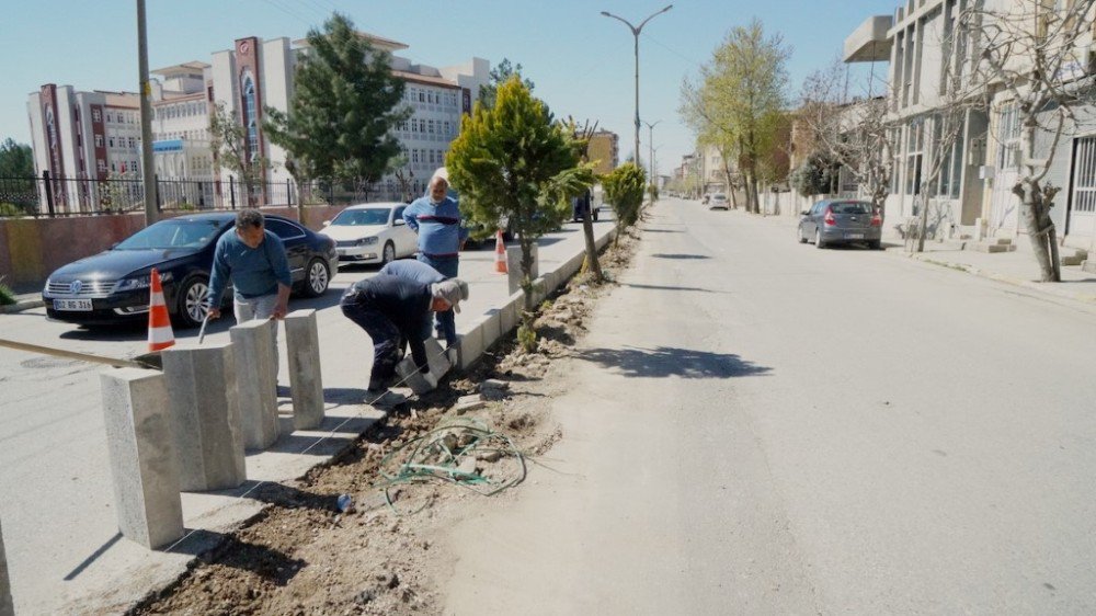 2. Çevre Yolunda Refüj Düzenleme Çalışması Yapılıyor