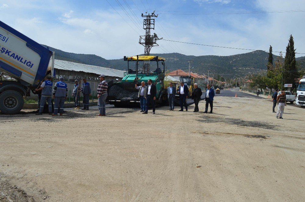 Büyükşehir’den Çomaklı’ya Sıcak Asfalt