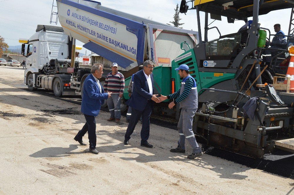 Büyükşehir’den Çomaklı’ya Sıcak Asfalt