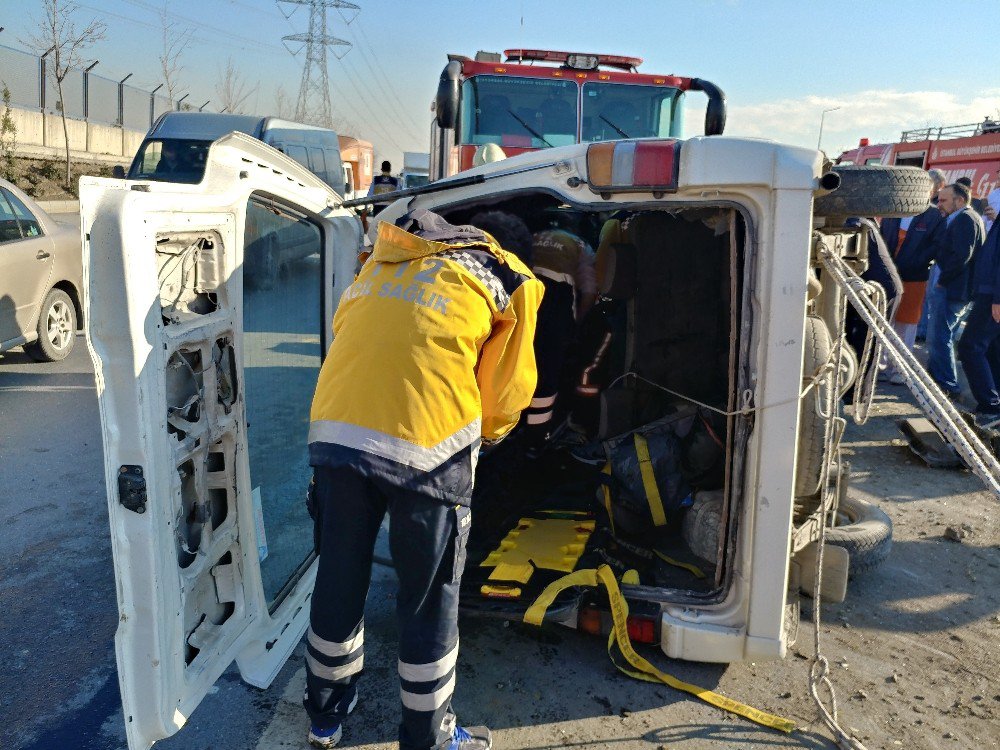 Yaralı Sürücüye Bagajdan Girerek Müdahale Ettiler