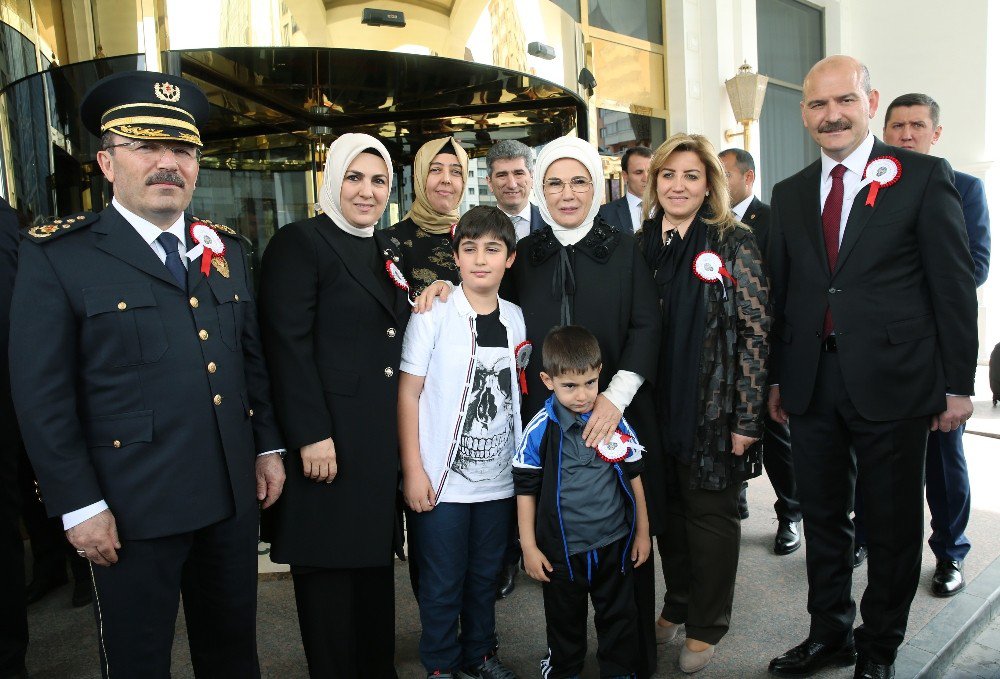 Emine Erdoğan: “Vesayetçilerin Değil, Bu Milletin Öz Evlatlarının Sözünün Geçeceği Bir Türkiye İnşa Edeceğiz”