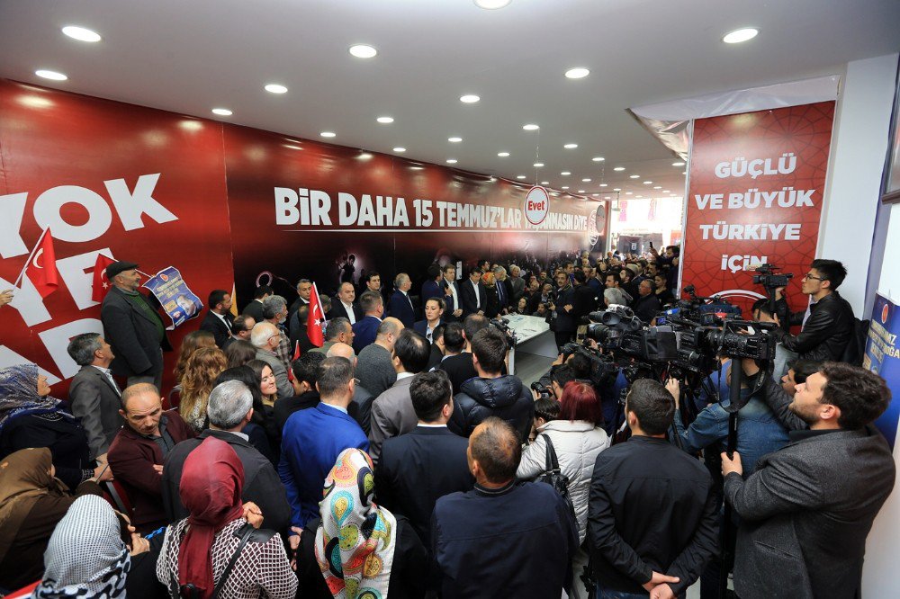 Denizli’de Referandum Bilgilendirme Merkezine Yoğun İlgi