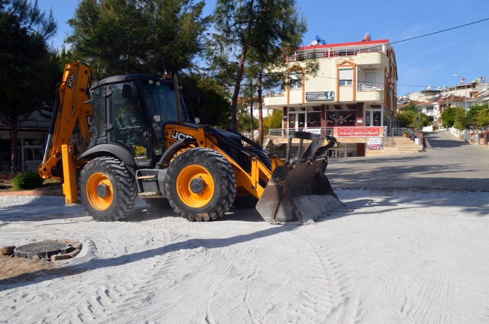 Didim’de Yaz Sezonu Öncesi Kaldırım Çalışması