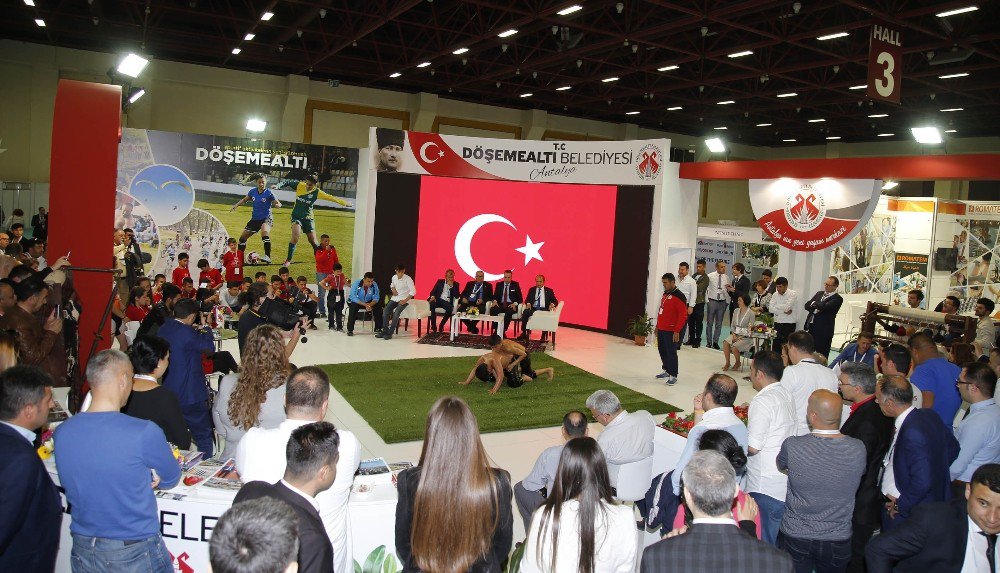 Döşemealtı Standına Yoğun İlgi