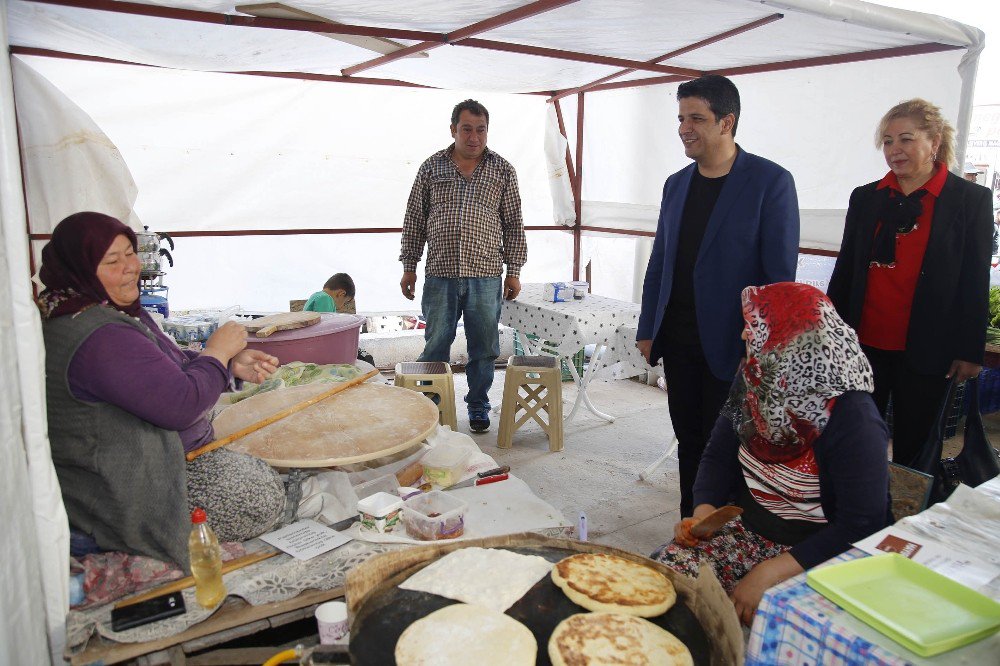 Başkan Genç Pazarda Vatandaşlarla Kucaklaştı