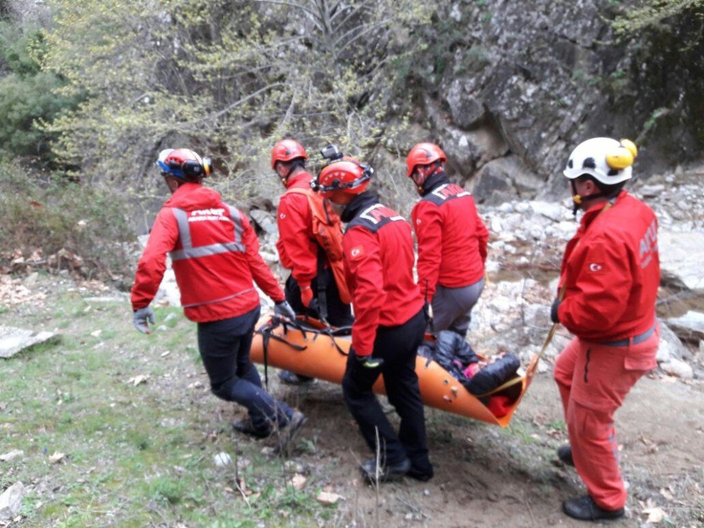 Dağda Yürürken Yaralanan Kadının İmdadına Akut Yetişti