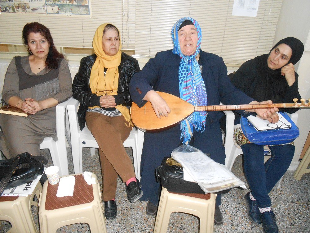 Eşyoder Üyeleri Şiir Ve Türkülerini Polisler İçin Seslendirdi