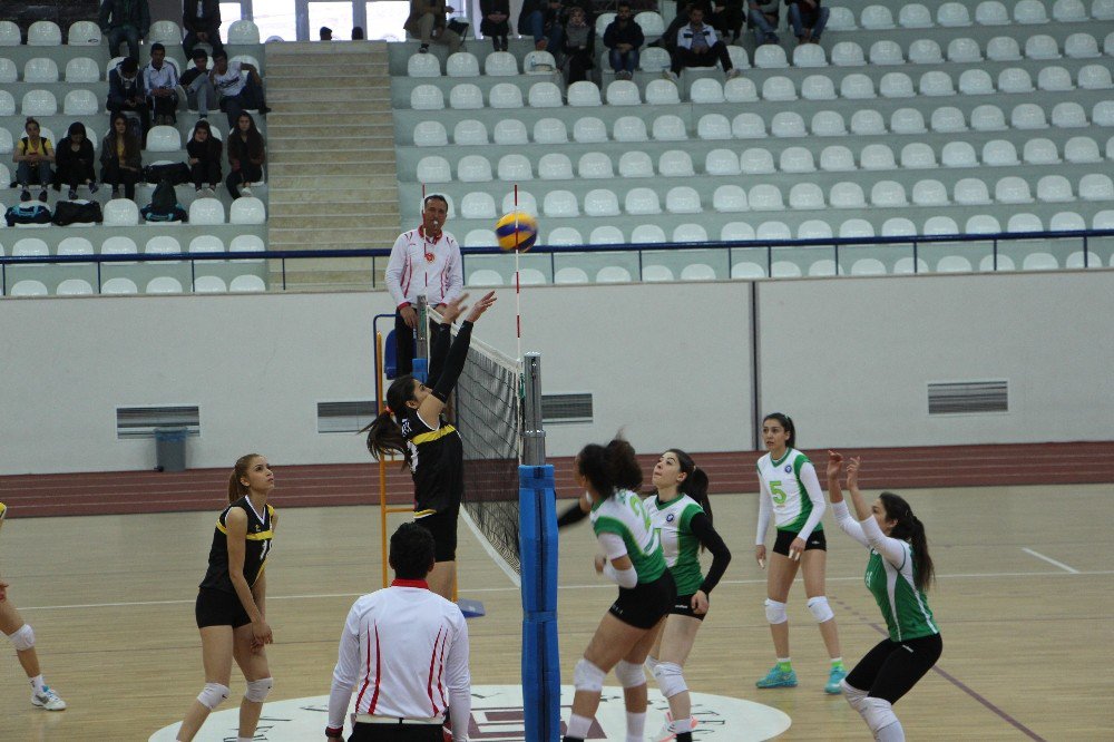 Fırat Üniversitesi, Voleybol Müsabakalarına Ev Sahipliği Yaptı