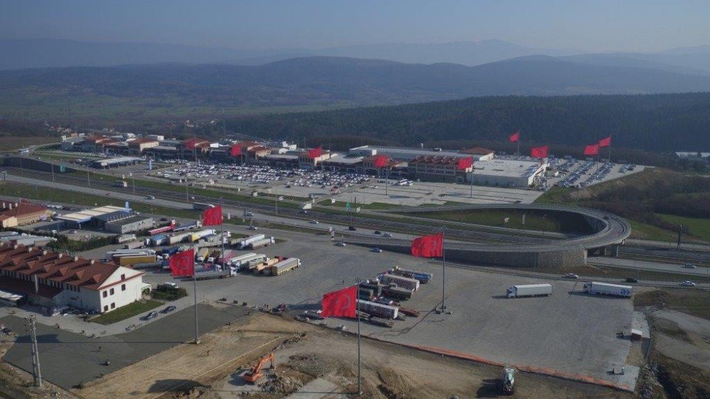 Highway Avm’de Dev Türk Bayrakları Görenleri Büyüledi