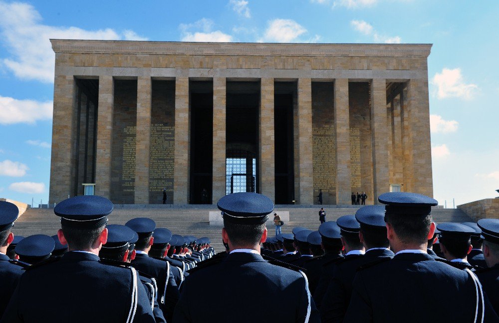 İçişleri Bakanı Soylu Anıtkabir’i Ziyaret Etti