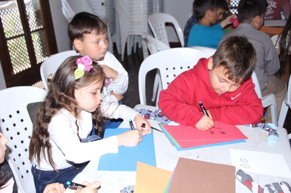 Kuşadası Belediyesinden Kukla Atölyesi Etkinliği