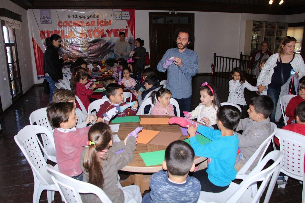 Kuşadası Belediyesinden Kukla Atölyesi Etkinliği