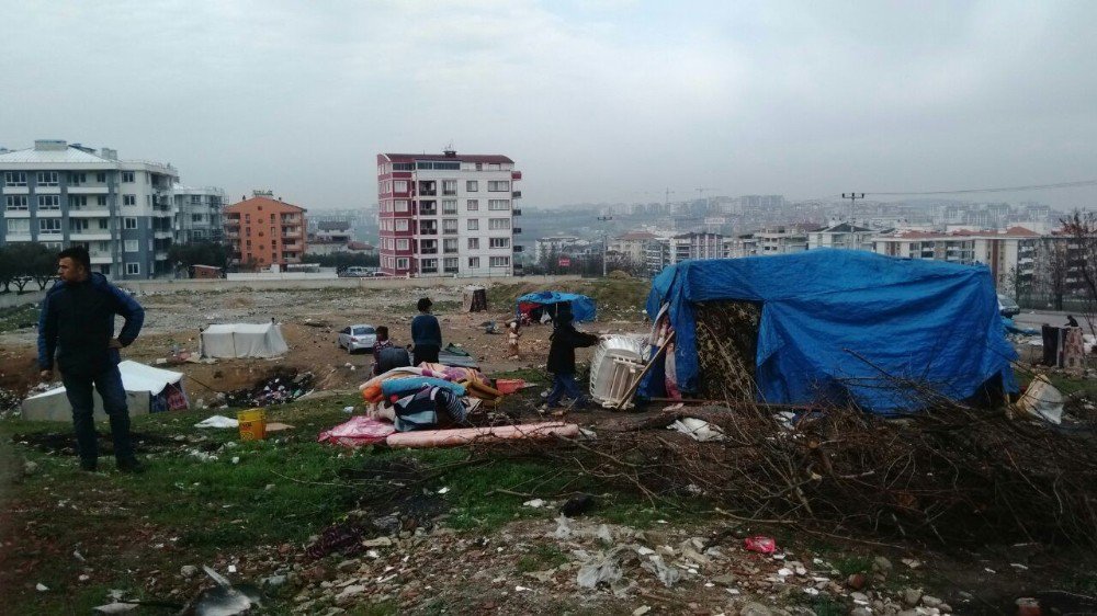 Toplu Konut Bölgesindeki Göçebe Çadırları Kaldırıldı