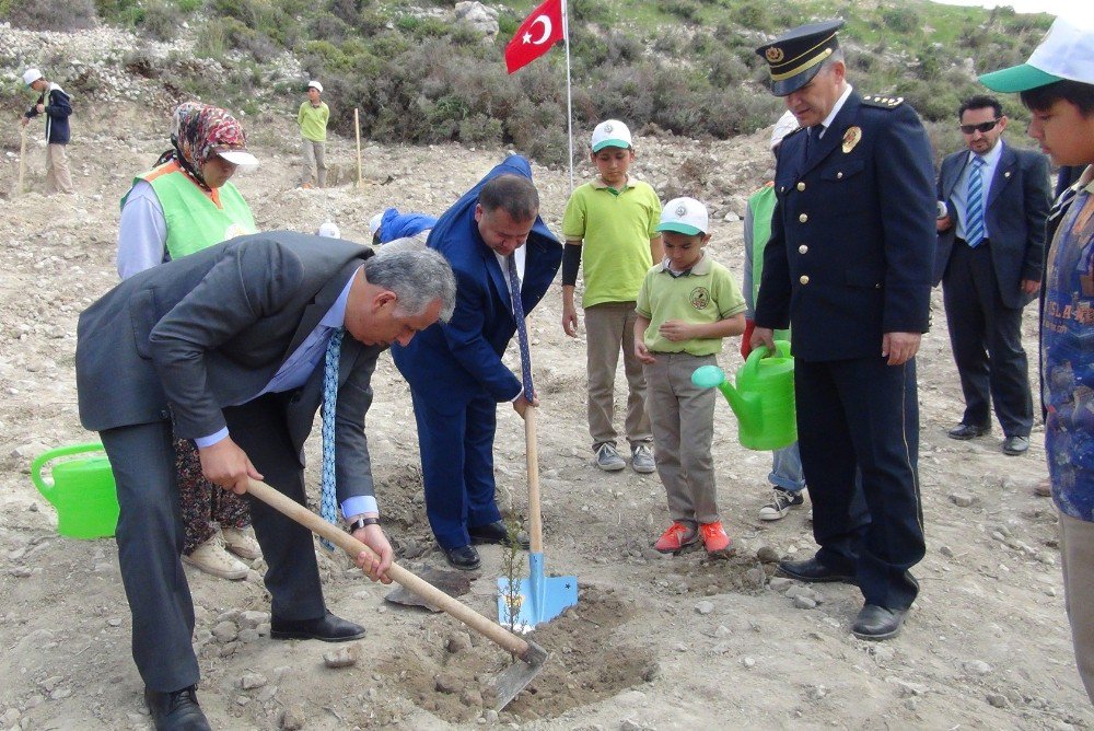 63 Şehit Polis İçin Fidan Dikildi