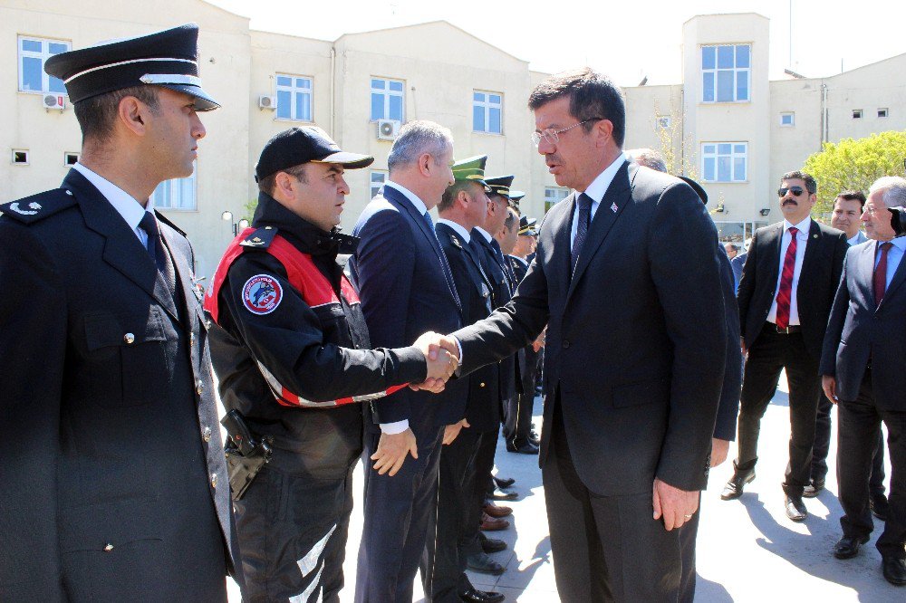 Bakan Zeybekci Polislerle Bir Araya Geldi