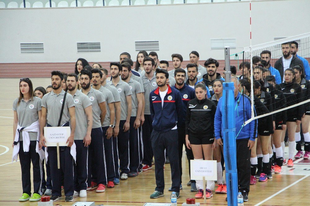 Fırat Üniversitesi, Voleybol Müsabakalarına Ev Sahipliği Yaptı